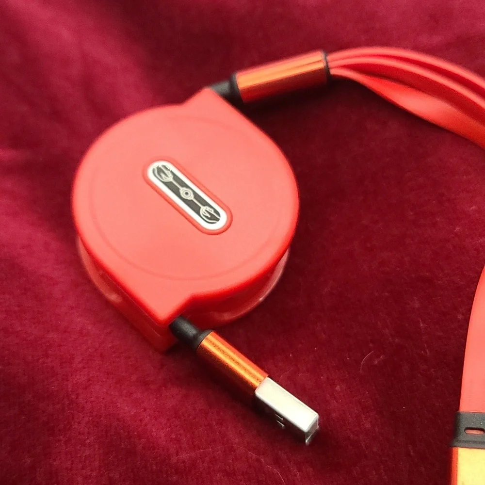Cell Phone Charger 3 in 1 Cable w retractable cable NWT Iphone, USB, USB A & C